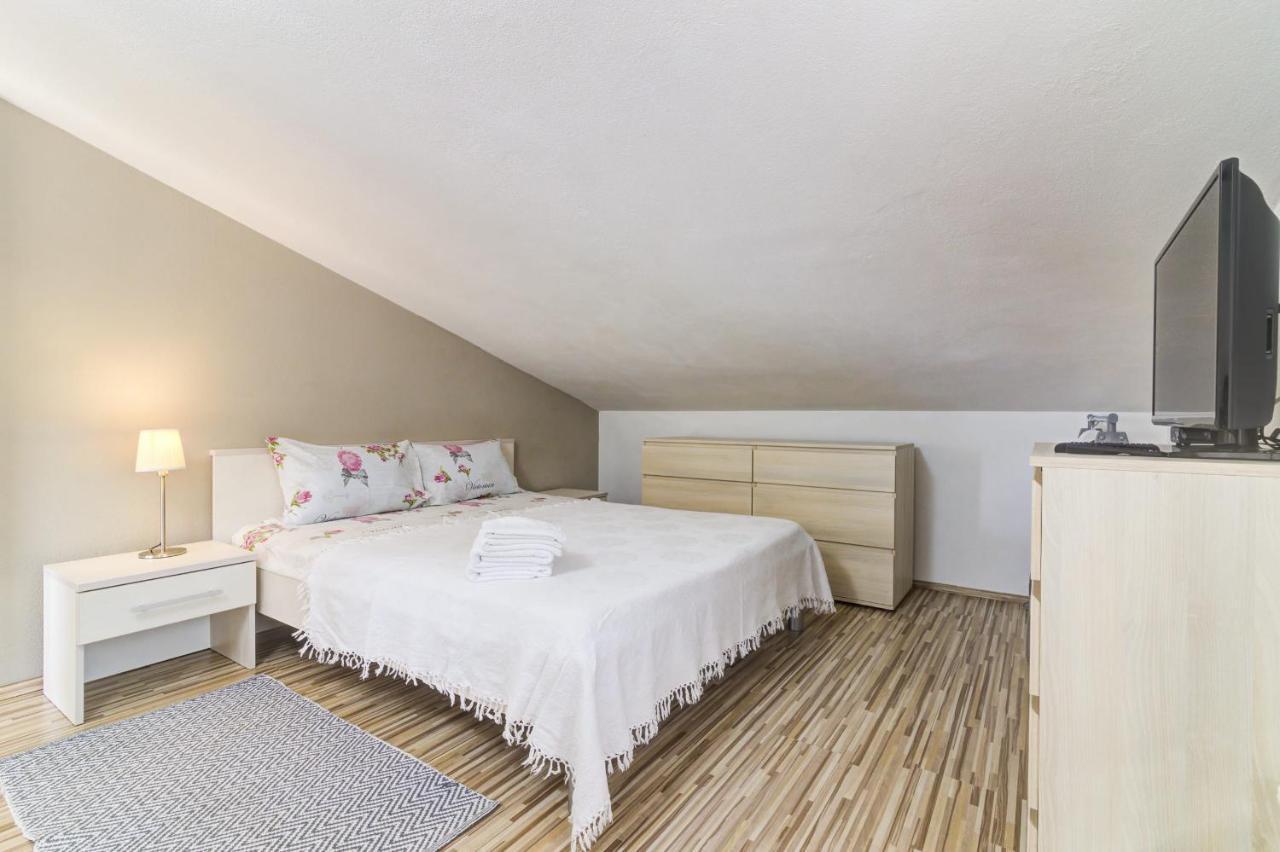 Apartment Cosic Green Klenovica Bagian luar foto